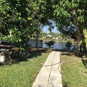 Meet your Posher, Raquel